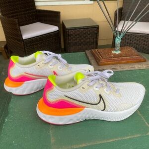 Nike Renew Sneaker Women’s US 8
